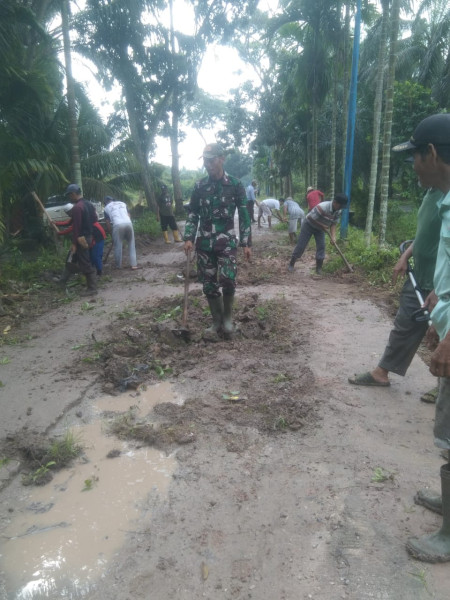 Serda Erwan Ikut Gotong Royong, Perkuat Kebersamaan dengan Warga