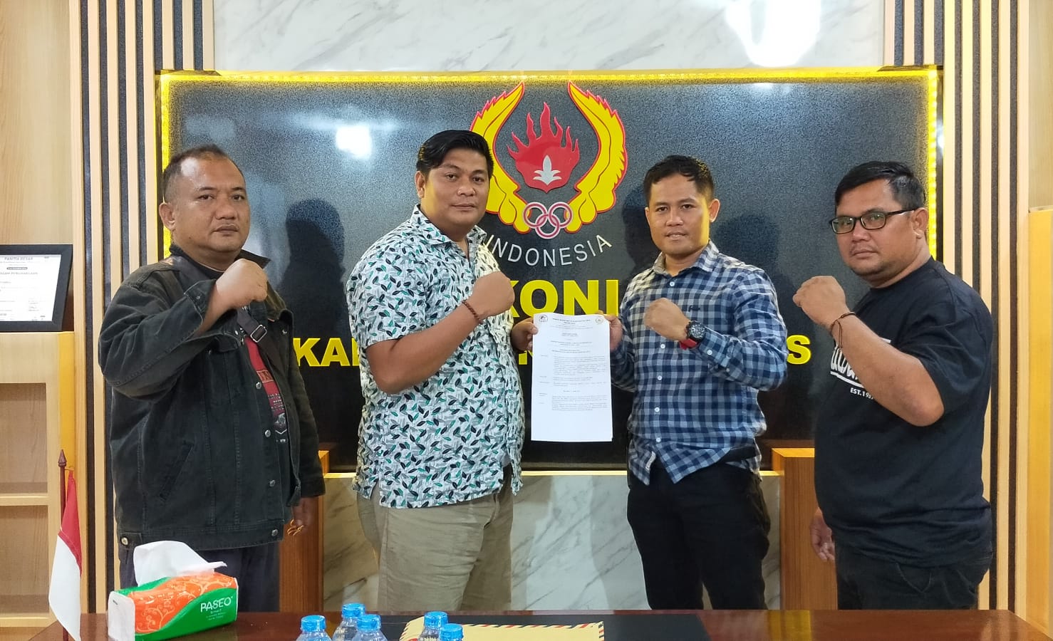 Tancap Gas, Pengcab IBA-MMA Bengkalis Serahkan SK Kepengurusan