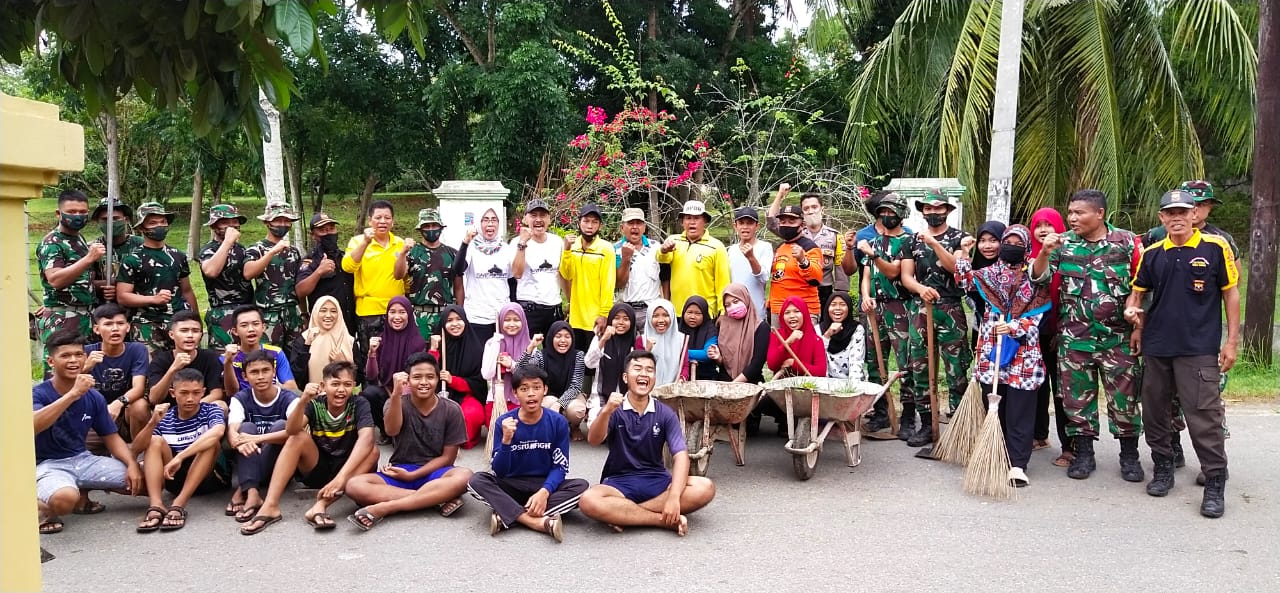 Kelurahan Aek Paing Bersinergi Dengan Kompi Yonif 126/KC Melaksanakan Jumat Bersih