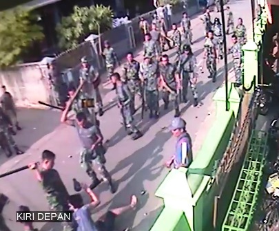 Sadis...!!! CCTV Rekam Aksi Brutal Prajurit TNI AU Seret dan Pukuli Jamaah Masjid