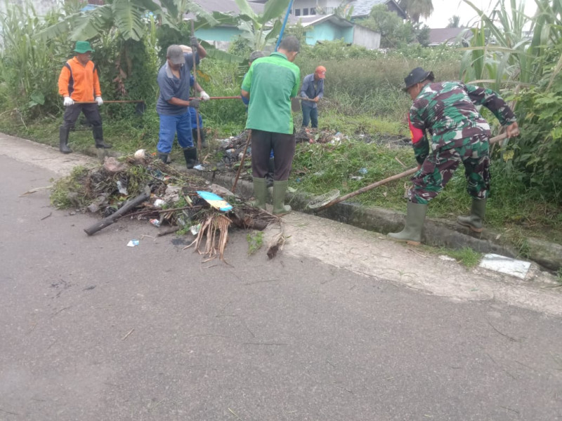 Kerja Bhakti Gotong Royong Serka Sutiono dan Masyarakat