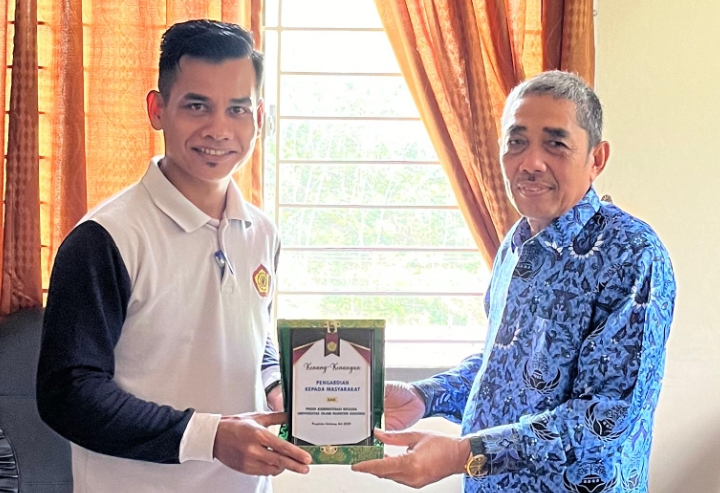 PkM ANA FIS UNIKS di Desa Pangkalan Indarung, Sampaikan Pentingnya Tertib Administrasi