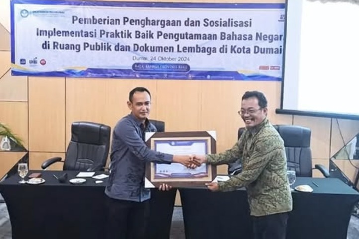 Dishub Dumai Terima Penghargaan atas Implementasi Praktik Baik Bahasa Negara