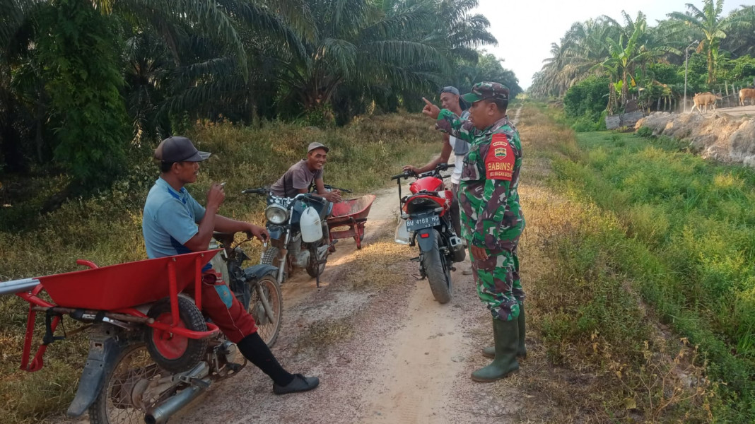Patroli dan Sosialisasi Oleh Sertu Sareh guna Cegah Karhutla