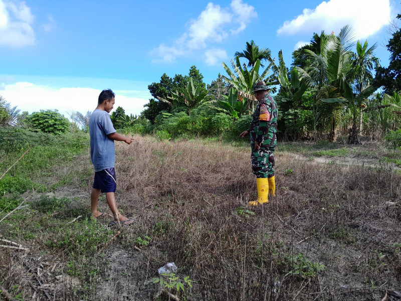 Di Jalan Abdul Rabkan, Serma Fahrizal Purba Laksanakan Giat Patroli Cegah Karhutla