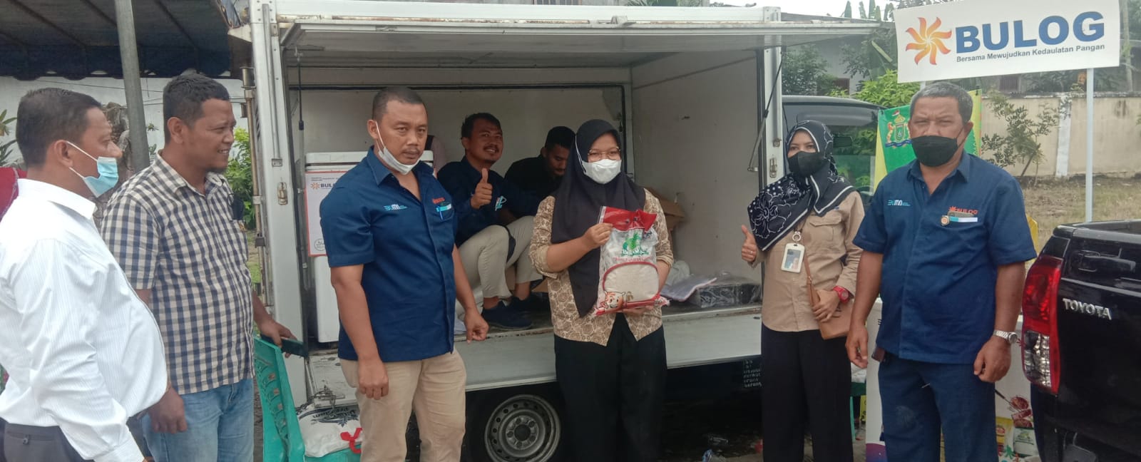 Bulog dan Kadin Dumai Gelar Operasi Pasar Untuk Stabilisasi Harga Bahan Pangan