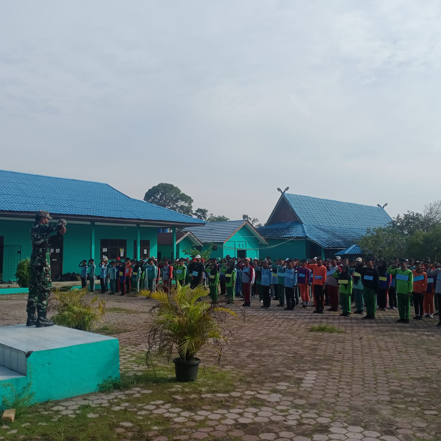 Sinergitas SMKN 3 dan Babinsa di MPLS