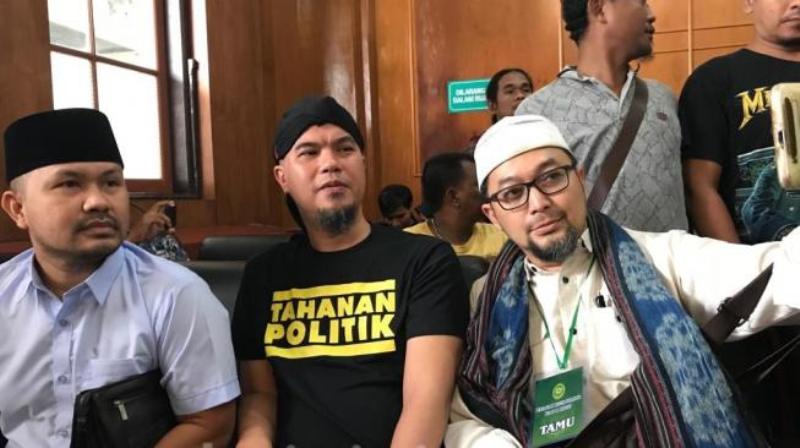 Sidang Perdana, Ahmad Dhani Kenakan Kaos 'Tahanan Politik'