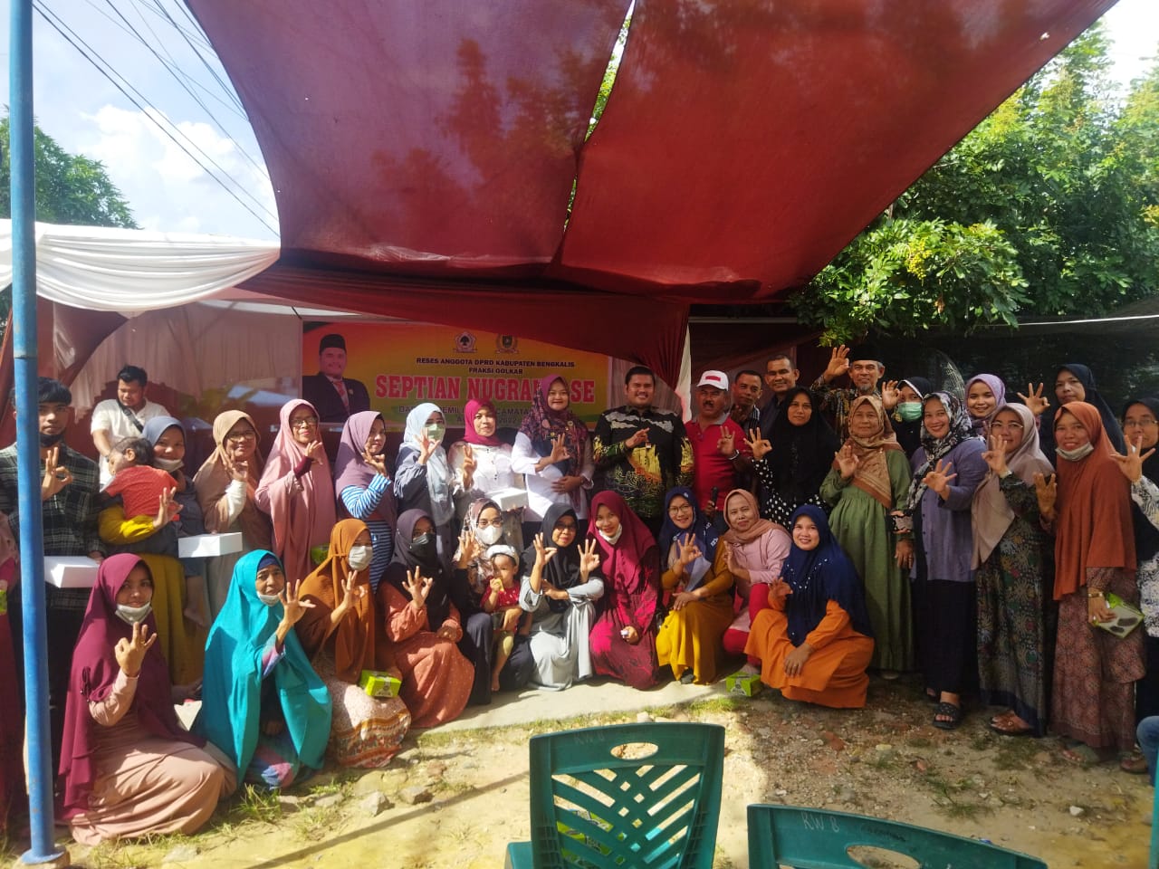 Reses di RT 001 Kelurahan Balik Alam, Septian Nugraha Bantu Baju Seragam Ibu Wirid