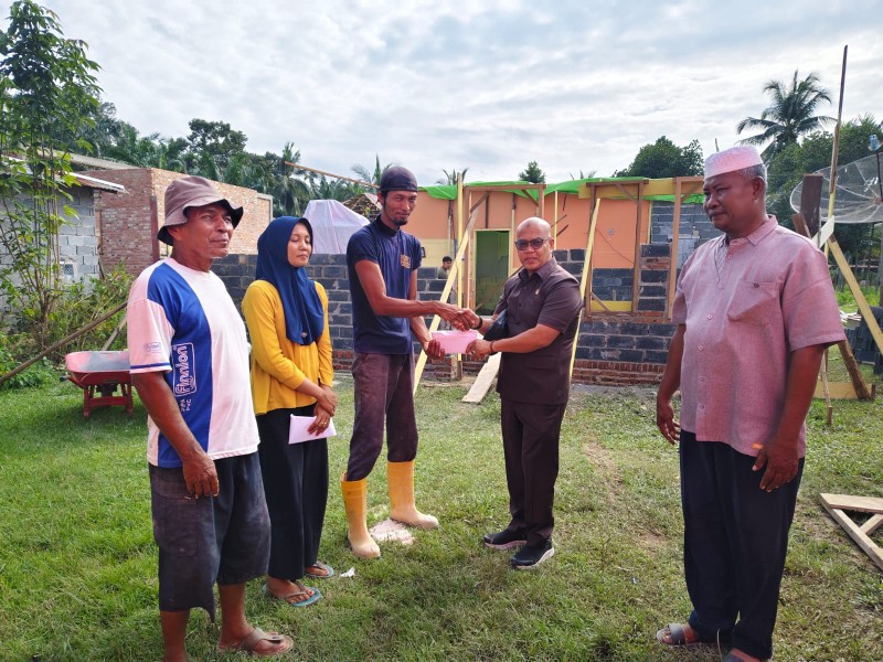 KMBD Dumai Serahkan Bantuan Untuk Korban Puting Beliung di Kelurahan Mundam