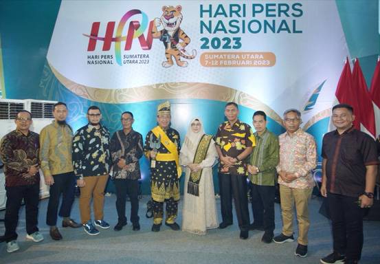 Disaksikan Presiden, Bupati Inhil Wardan Terima Trofi Abyakta AK PWI HPN 2023