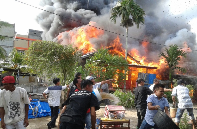 Kebakaran, 2 Unit Rumah di Kateman Ludes Jadi Abu
