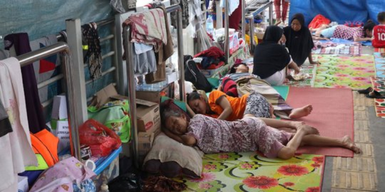 Puluhan Ribu Keluarga Korban Banjir Bekasi Masih Mengungsi