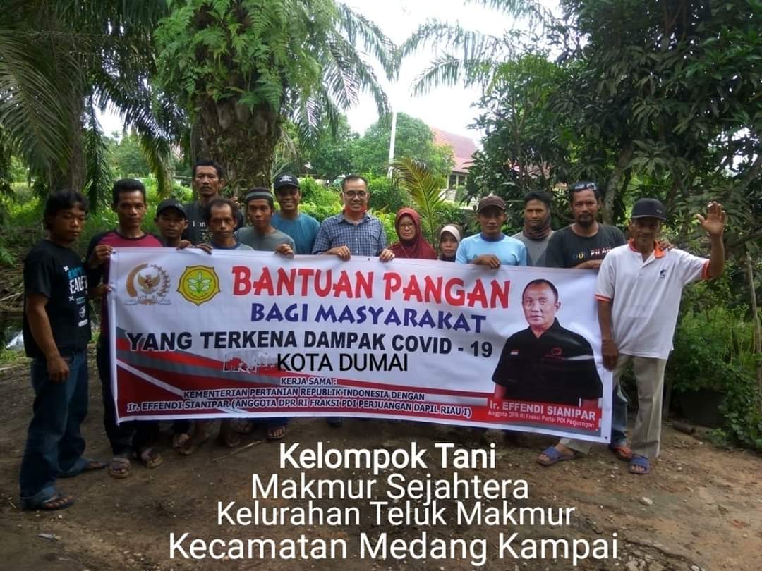 Anggota DPR RI Effendi Sianipar Salurkan Bantuan Pangan Bagi Keluarga Petani