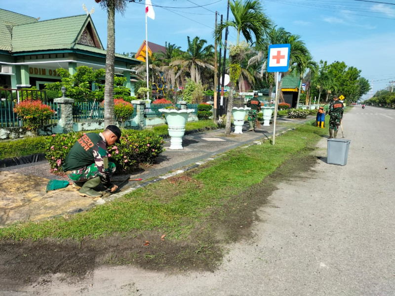 Letkol Inf Antony Tri Wibowo dan Jajaran Gelar Aksi Jum'at Bersih di Makodim 0320/Dumai