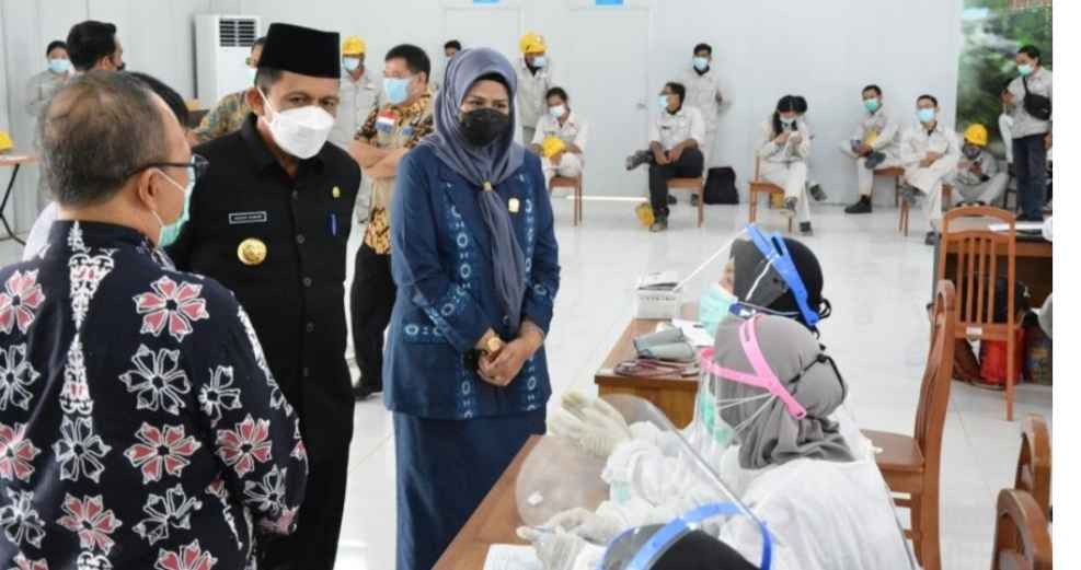 Gubernur Kepri Ansar Ahmad Tinjau Vaksinasi di PT BAI