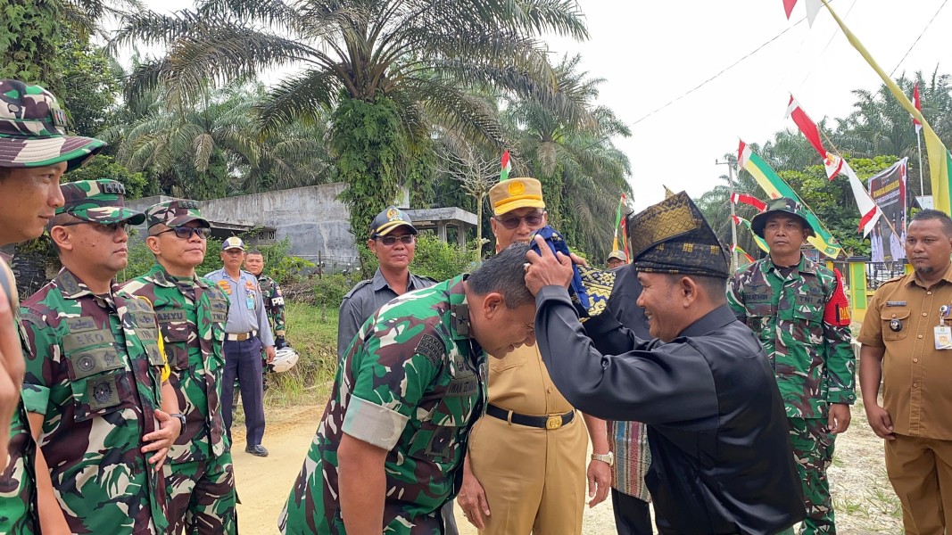 Brigjen TNI Iwan Setiawan Tinjau Langsung TMMD ke-124 di Bengkalis, Dapat Sambutan Hangat Warga