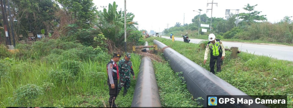 Sertu Roni Sandra dan Petugas Security Pertamina Melaksanakan Giat Binter