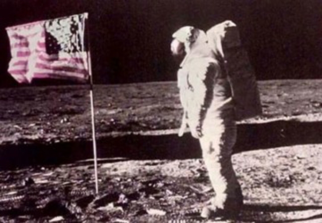 Ingin Buktikan Amerika Bohong, Rusia Akan Terbangkan Astronot Ke Bulan
