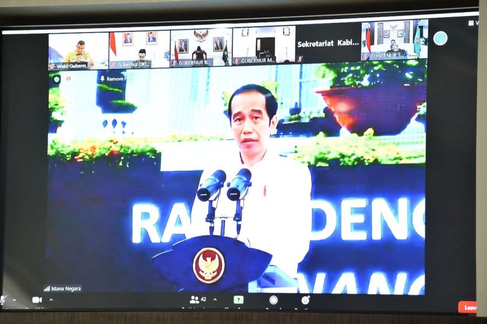 Jokowi Instruksikan Gubernur Kontrol Persiapan Vaksinasi di Daerah
