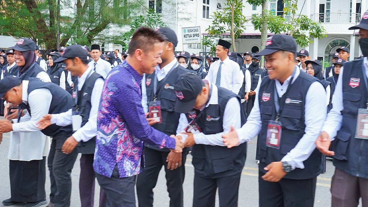 Bupati Rohil Hadiri Pelantikan dan Apel kesiapan Pantarlih Pemilu 2024