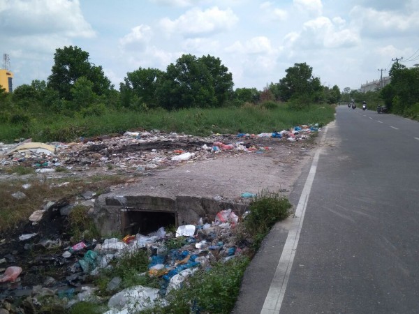 Sampah Masih Berserakan di Pekanbaru
