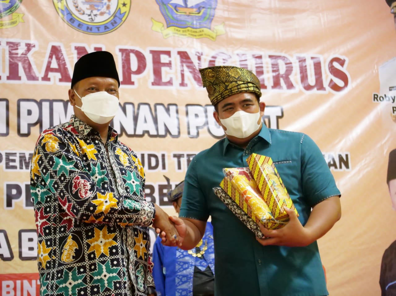 Plt Bupati Bintan, Roby Kurniawan Kukuhkan Pengurus Perpat Bentan