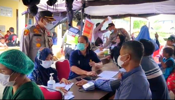 Polres Jajaran Genjot Program Vaksin Sampai ke Pulau Terpencil di Rohil