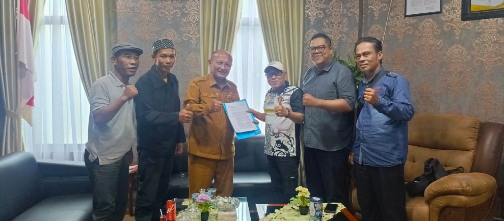 Warga Tanjung Palas–Jaya Mukti Serahkan Permohonan RDP Buffer Zone PT KPI RU II Dumai ke DPRD