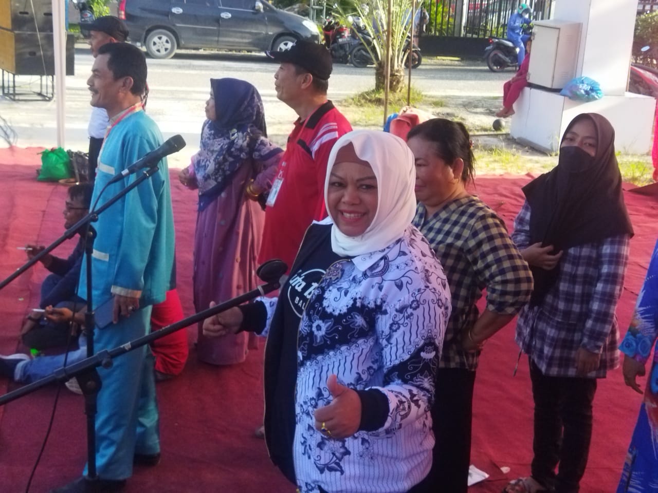 Latihan Tari dan Senam Massal di Mandau, Hj Kholijah Pantau Persiapan HUT PGRI Ke 77