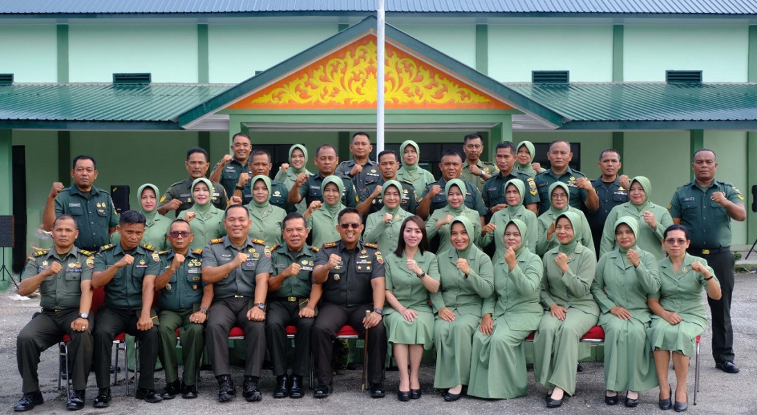 Dandim 0320/Dumai Memimpin Upacara Kenaikan Pangkat Prajurit