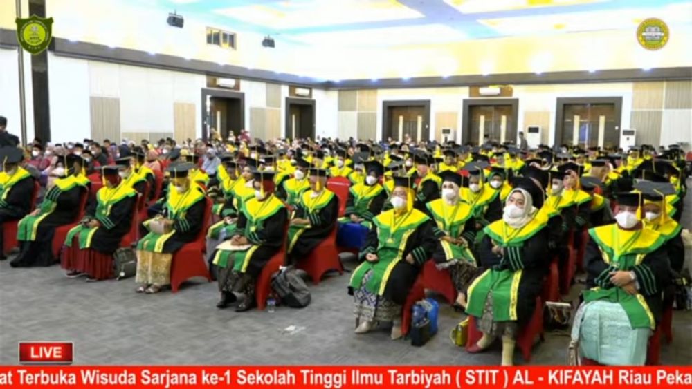 STIT Al-Kifayah Riau Gelar Wisuda Angkatan Pertama
