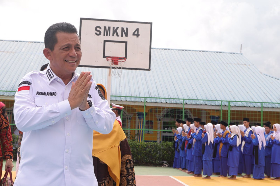 Gubernur Ansar Motivasi Siswa SMKN 3 dan SMKN 4 Tanjungpinang, Siapkan Incoming Generation yang Kompeten