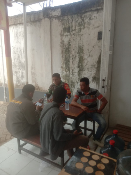 Sertu Afnal Melaksanakan Giat Komsos