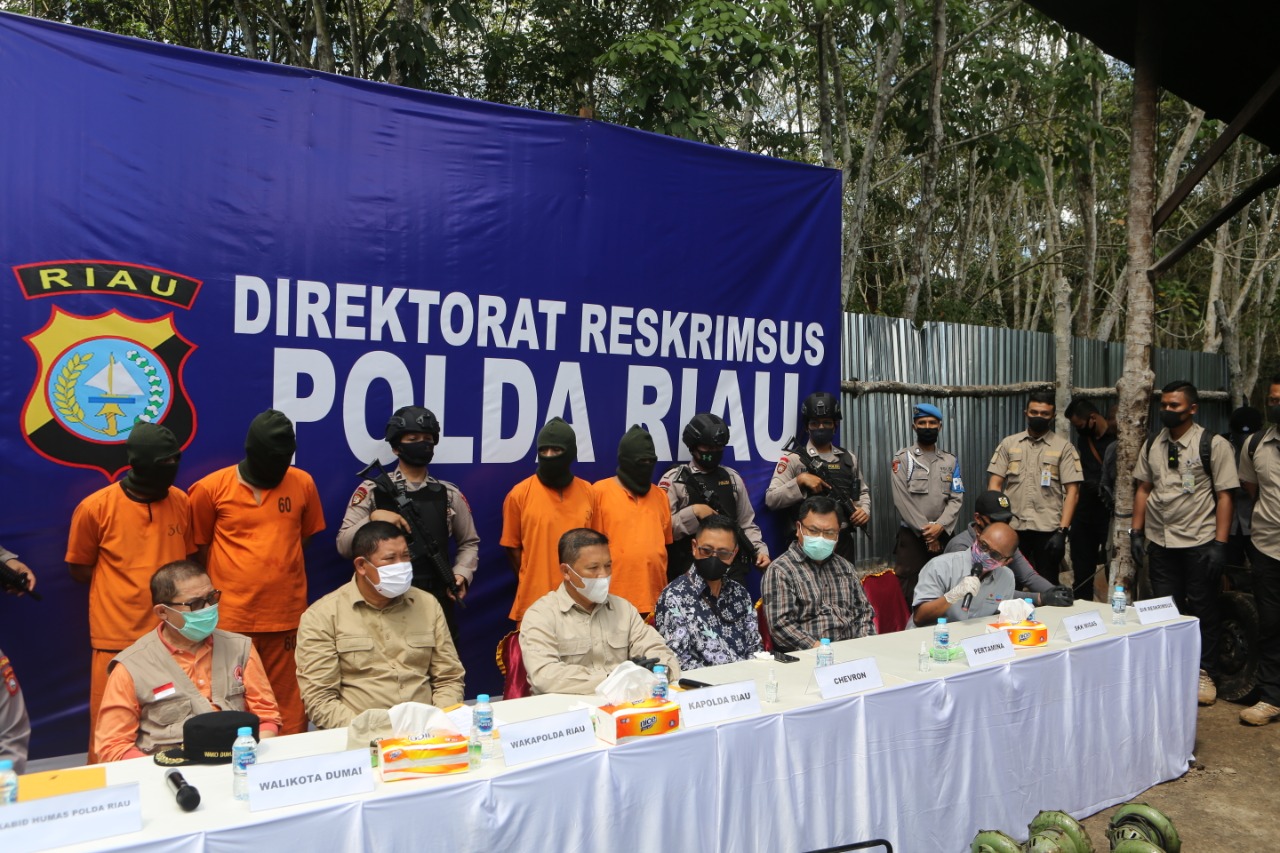 Kapolda Melaksanakan Press Conference Terkait Illegal Tapping di Bukit Kapur Dumai