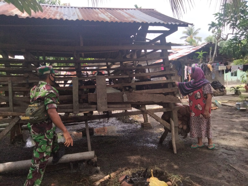 Babinsa STDI Sambangi Peternak Untuk Berikan Edukasi Terkait PMK