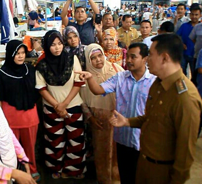 Usai Rapat, Bupati Rohul Tinjau Pasar Modern