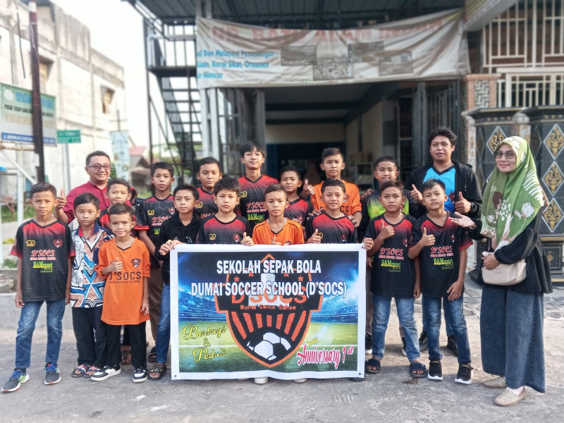 Momen Ramadhan, Dumai Soccer School Bagikan 400 Paket Takjil