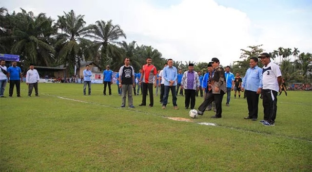 Plt Bupati Sukiman Buka Turnamen Sepak Bola KNPI CUP I 2017