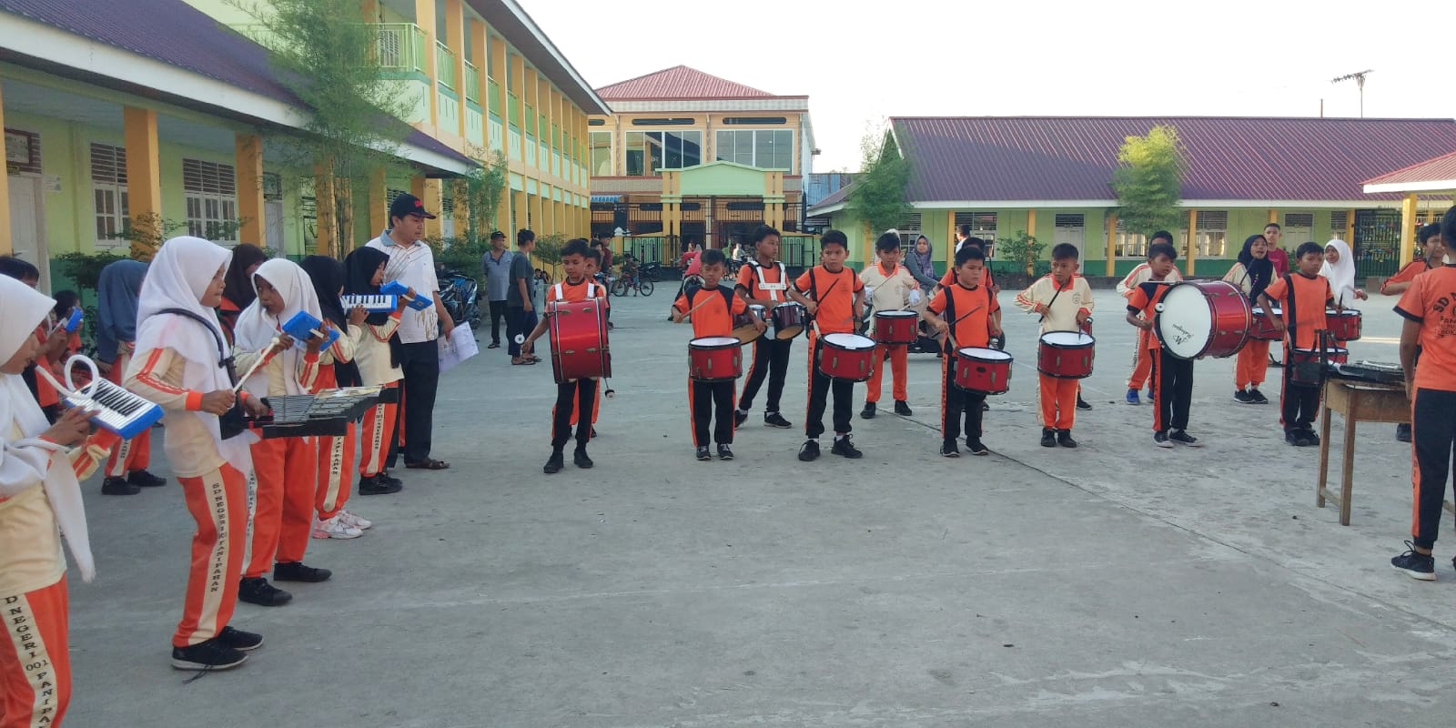 Untuk Meningkatkan Mental Siswa, SDN 001 Panipahan Gelar Pelatihan Drumband
