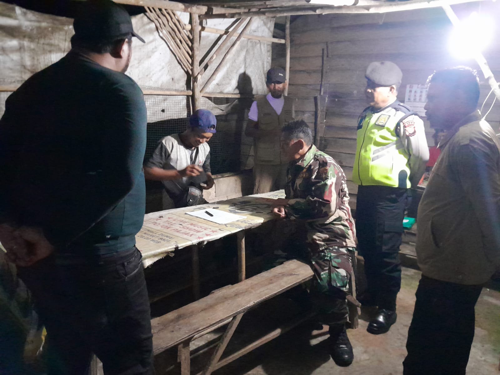 Kapten Inf Syuar Hendri Lakukan Sosialisasi dan Monitoring Penyakit Masyarakat