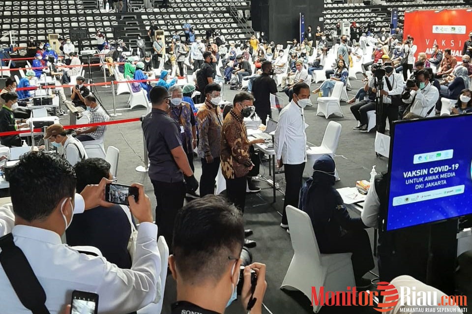 Presiden Jokowi Sampaikan Alasan Awak Media Diberi Vaksin Covid-19