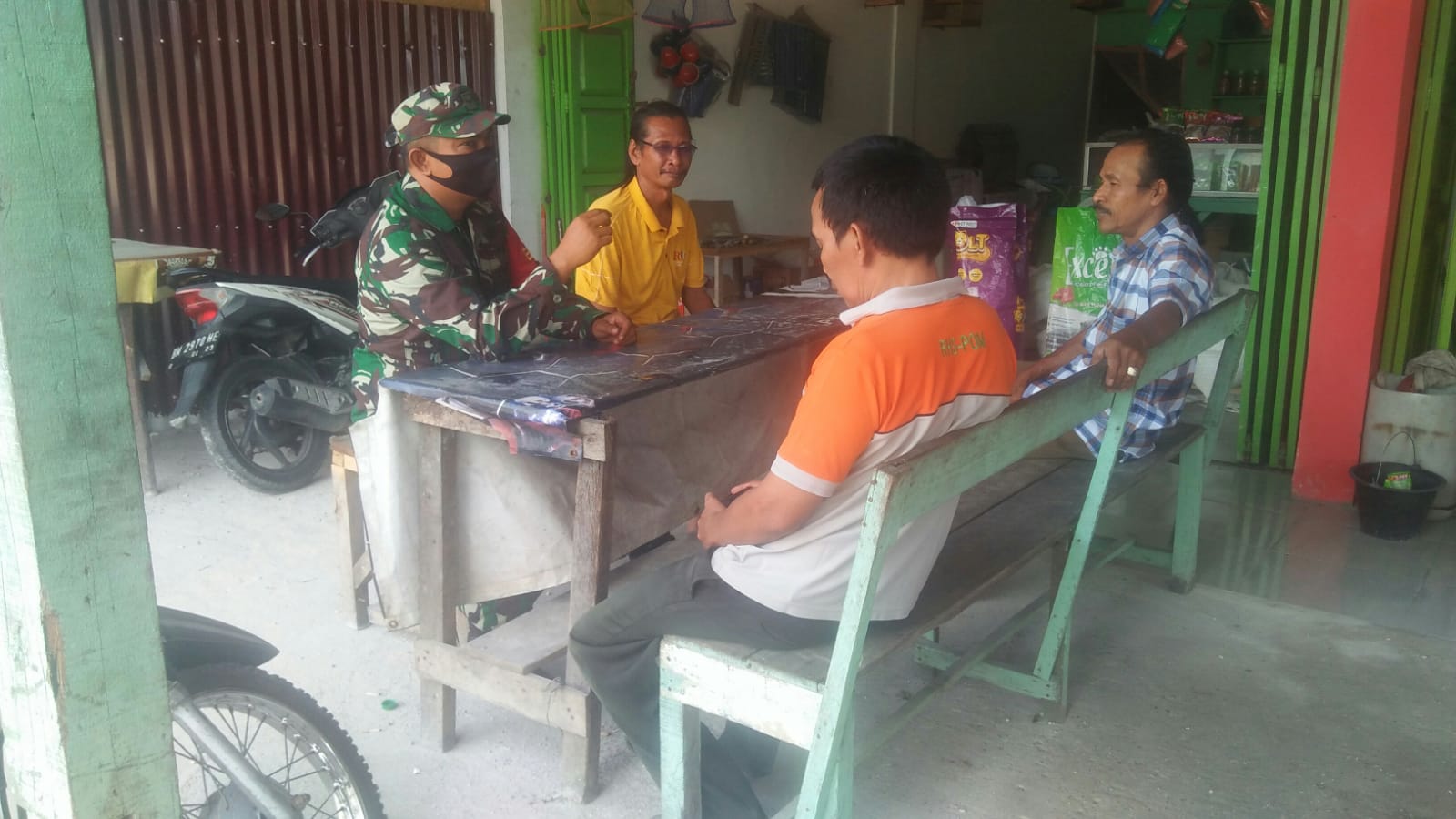 Sosialisasi Pencegahan Kebakaran dan Vaksin Oleh Serda Cerza Katno