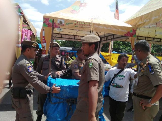 Satpol PP Dumai Angkat Paksa Barang Pedagang