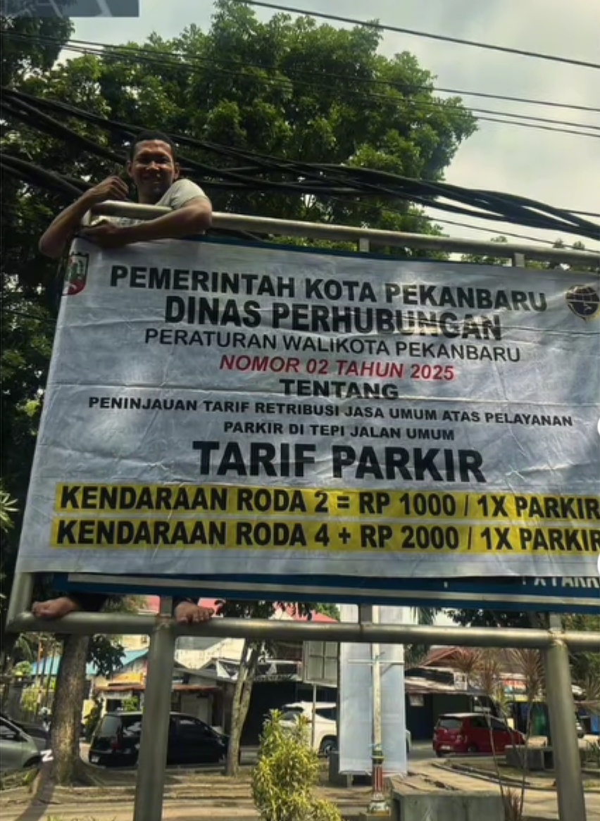 Dishub Pekanbaru Tegaskan Parkir di Bahu Jalan dan di Sekitar Stadion Utama Riau Sesuai Perwako