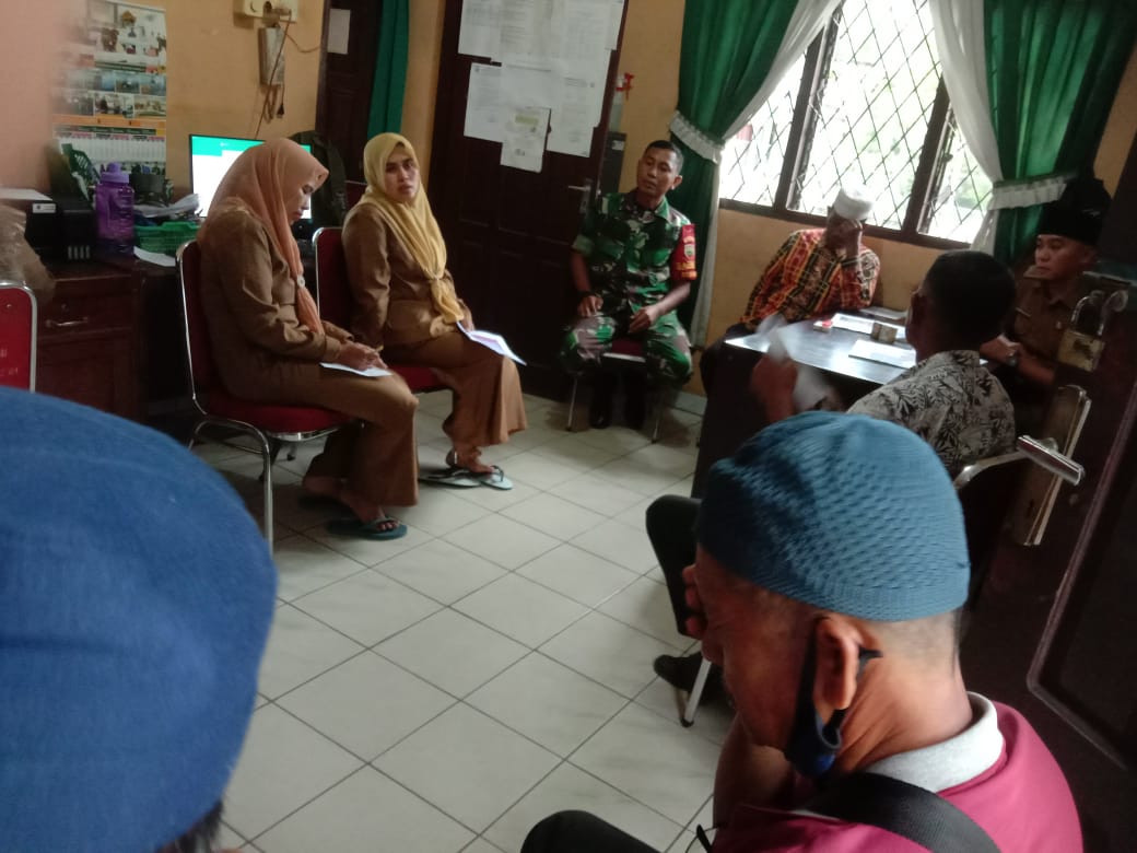 Cegah Kelangkaan LPG, Babinsa dan Pihak Kelurahan Berdiskusi