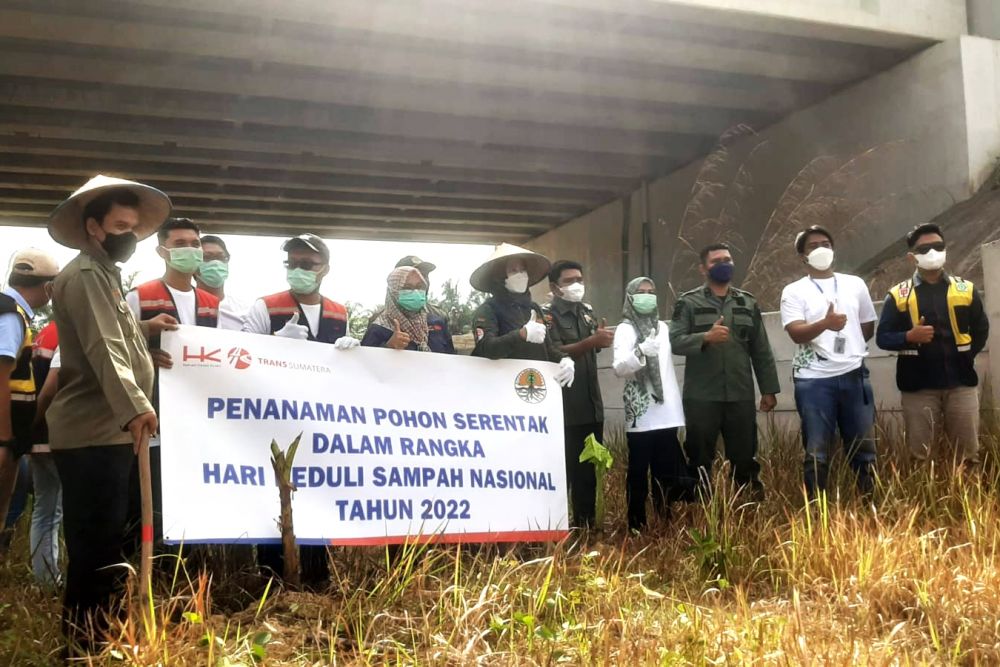 Cegah Gajah Masuk Tol Pekanbaru-Dumai, BBKSDA Riau Tanam Pohon Pisang