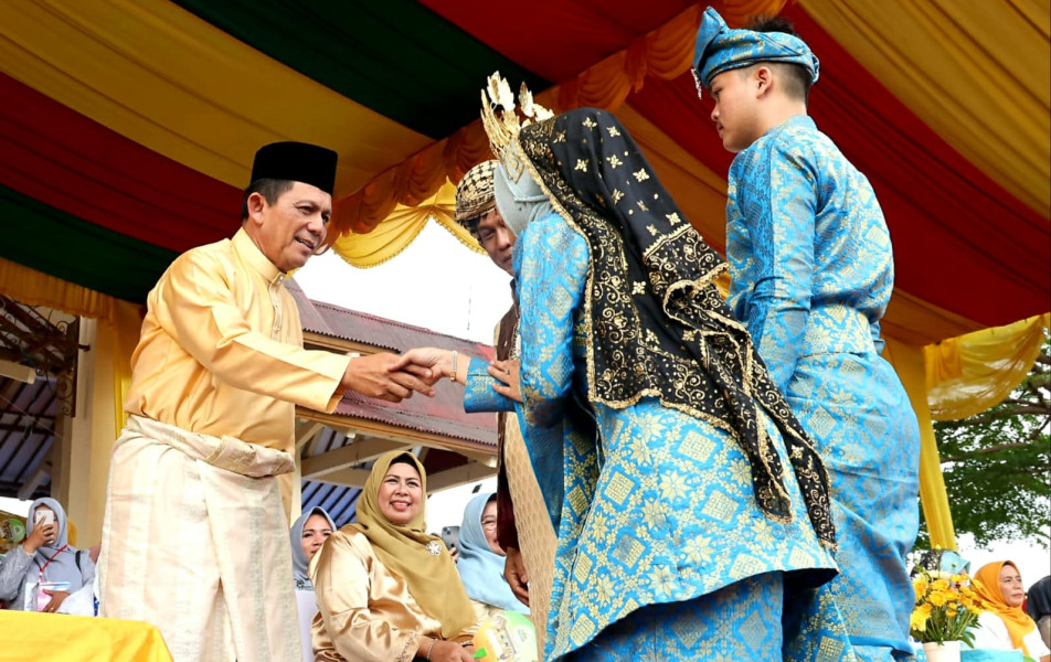 Gubernur Ansar Lepas Pawai Ta'aruf dan Kereta Hias STQH X Kepri