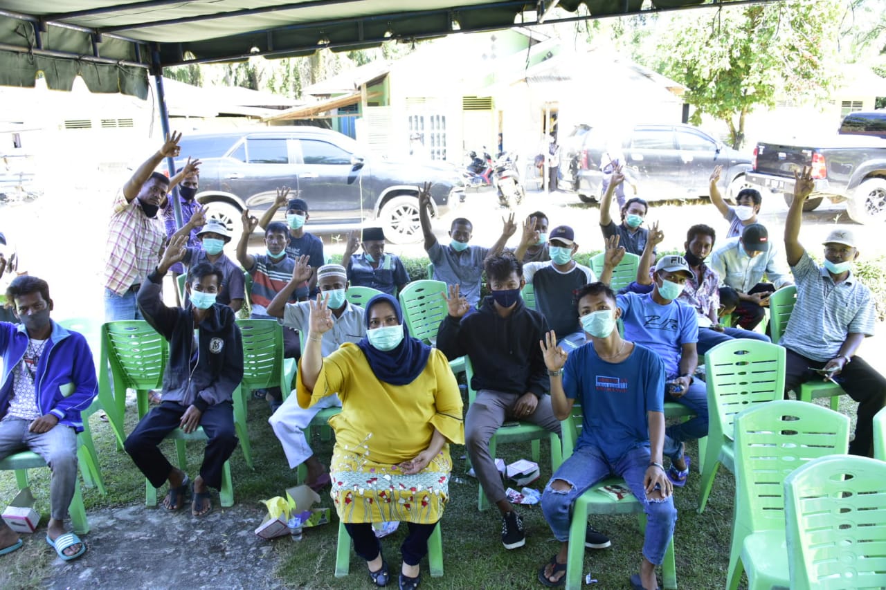 Bertemu Masyarakat Jawa di Buluh Manis, Kasmarni Tegaskan Tak Mau Terperosok ke Lubang Yang Sama