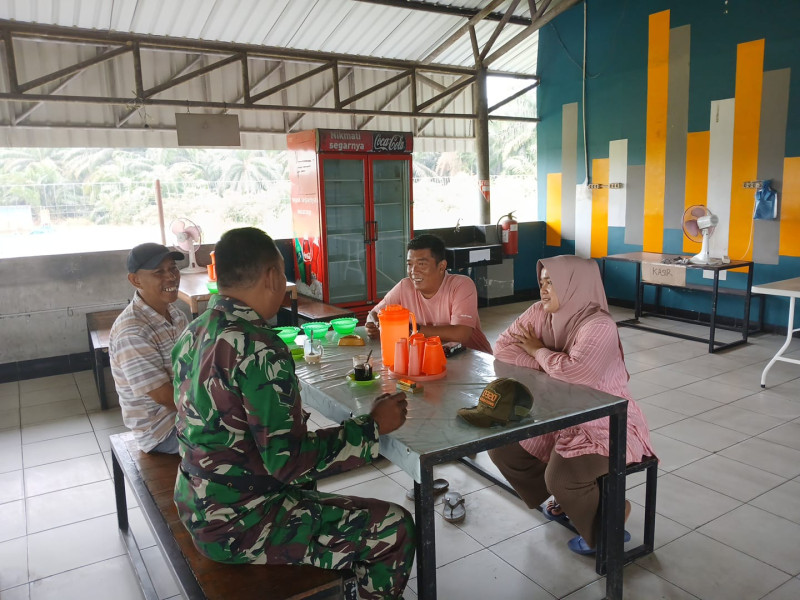 Sertu Misriyadi Sosialisasikan Penerimaan Catam 2025 kepada Warga Pelintung